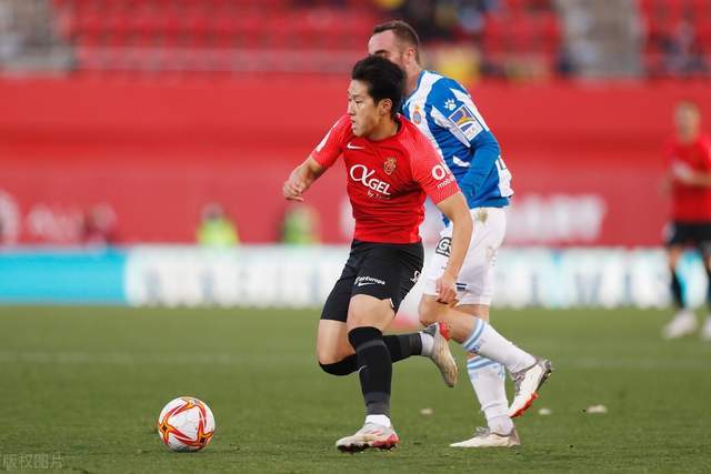 拜仁官方向巴黎道歉 球迷拉横幅未得到拜仁授权