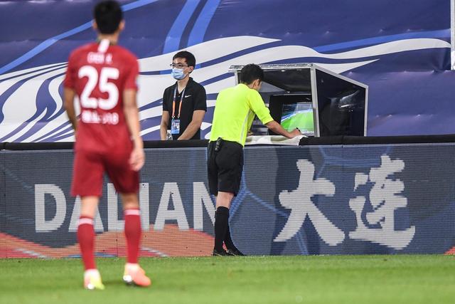 陈盈骏17+10崔永熙17分 广州再胜青岛晋级八强